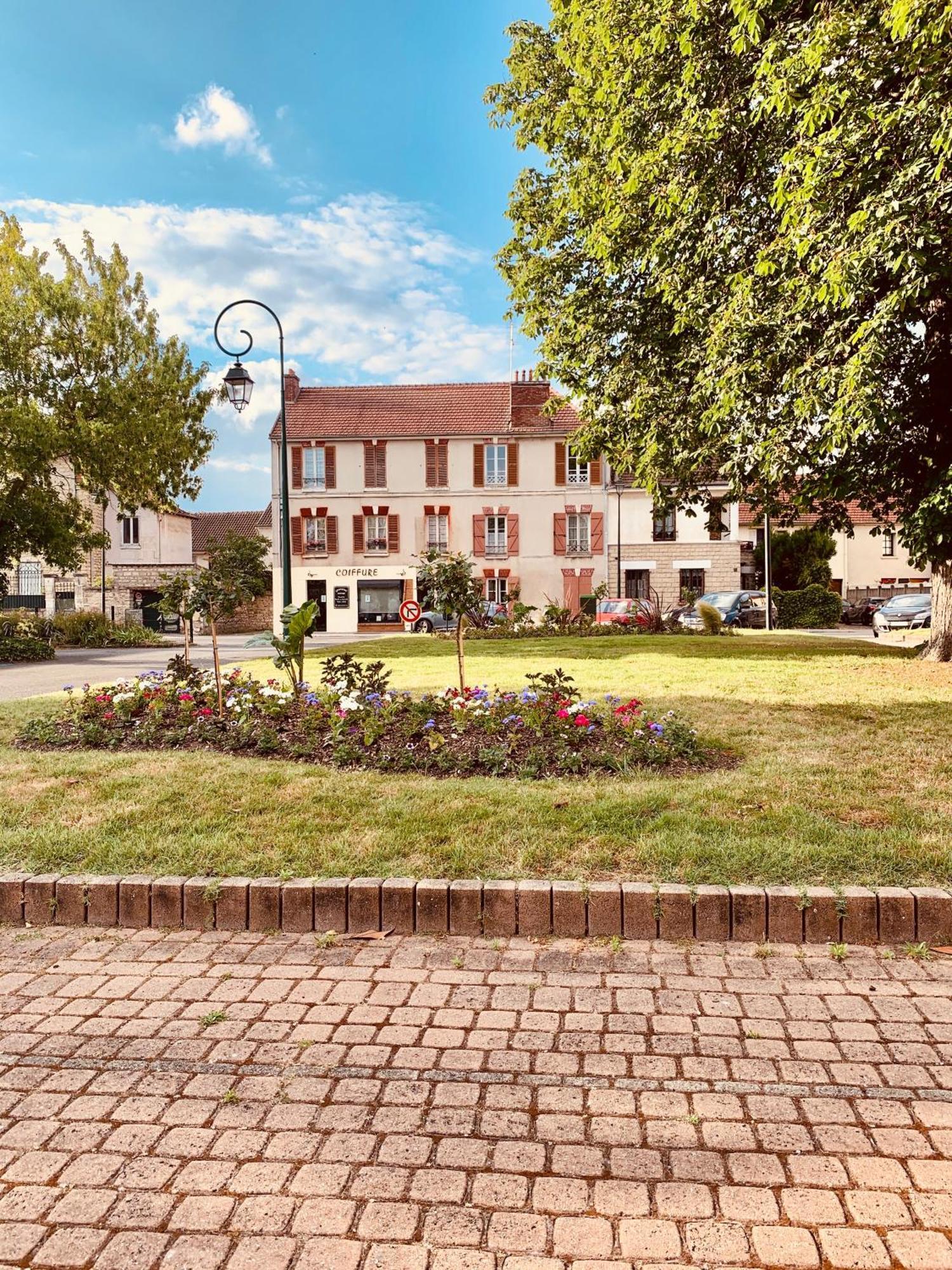 Joli appartement à Lamorlaye avec parking gratuit Extérieur photo