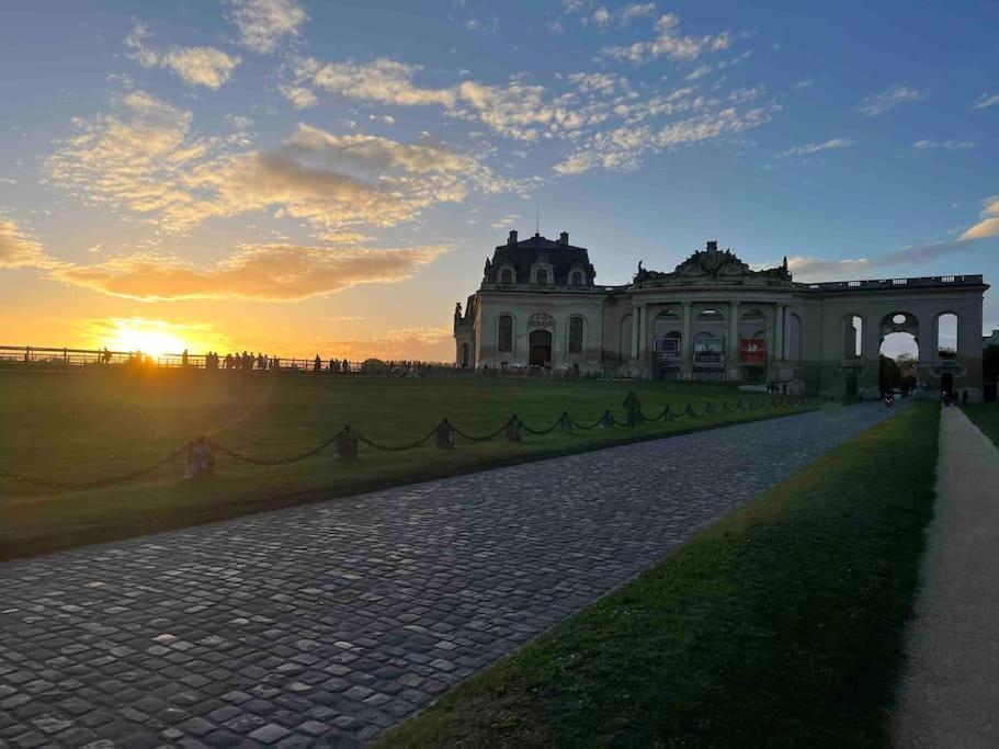 Joli appartement à Lamorlaye avec parking gratuit Extérieur photo